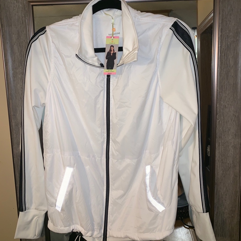 White wind breaker